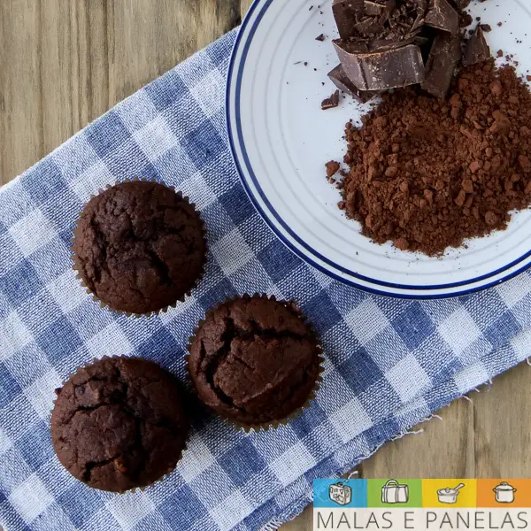 Double Chocolate Muffins - massa de chocolate com pedaços de chocolate