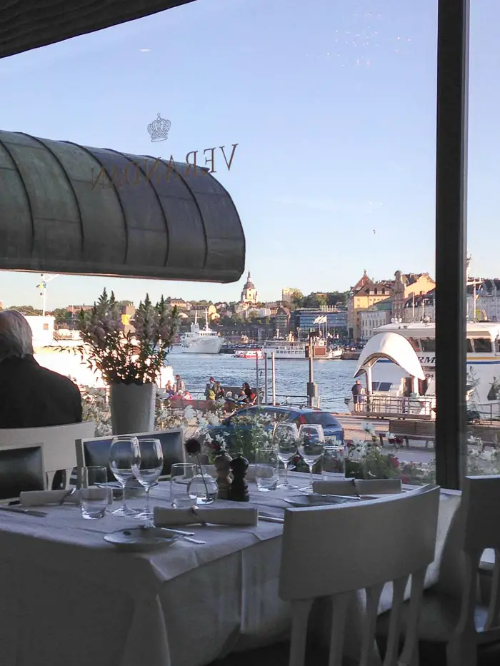O Smörgåsbord do Grand Hotel em Estocolmo é uma experiência gastronômica e cultural que vale cada centavo investido nela. Sim, investido, pois não pode ser considerada como mero gasto de viagem!