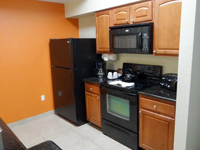 Cozinha completa no apartamento em Orlando