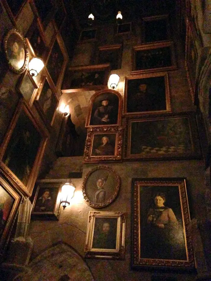 Quadros que se mexem no castelo de Hogwarts