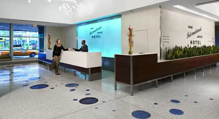 hotel dentro do aeroporto de Miami