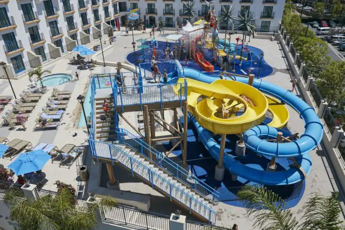 Hotel com parque aquático Disneyland California
