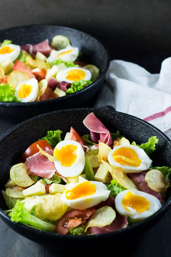 Salada de Presunto Parma, Ovos, Batata, e Queijo {Salada Parisiense} | Malas e Panelas