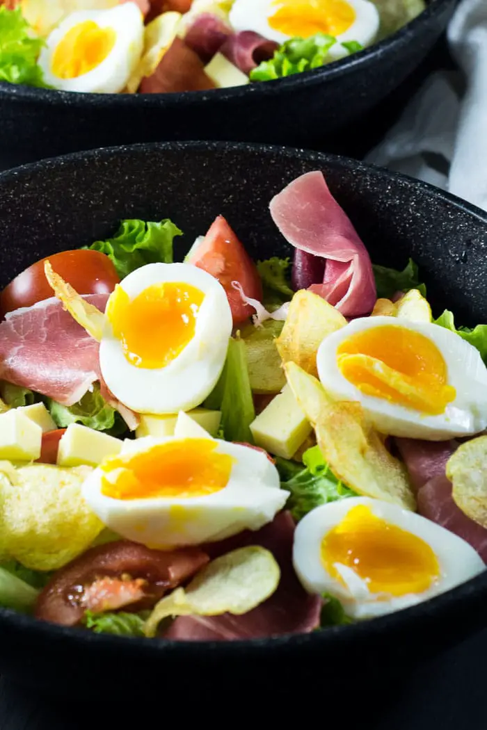 Salada de Presunto Parma, Ovos, Batata, e Queijo {Salada Parisiense} | Malas e Panelas