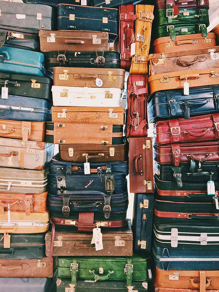 malas de viagem de vários tamanhos empilhadas
